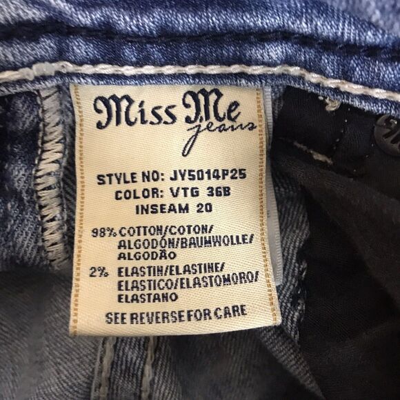 Miss Me Thick Stitch Jeweled Flap Pocket Signature Capri Size 25 Light Wash - Picture 5 of 7